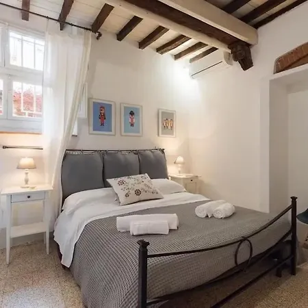 F2 - Santa Croce One Bedroom Flat 2 To 4 Guests * Florence